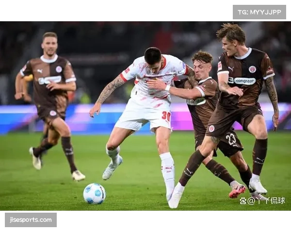 莱比锡鲍姆加特纳前场自由人角色 频繁换位打乱霍芬海姆防守 莱比锡鲍姆加特纳前场自由人角色 频繁换位打乱霍芬海姆防守