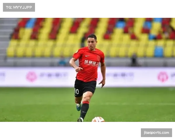 罗慕洛角球直接破门 成都蓉城中场远射中柱显脚法